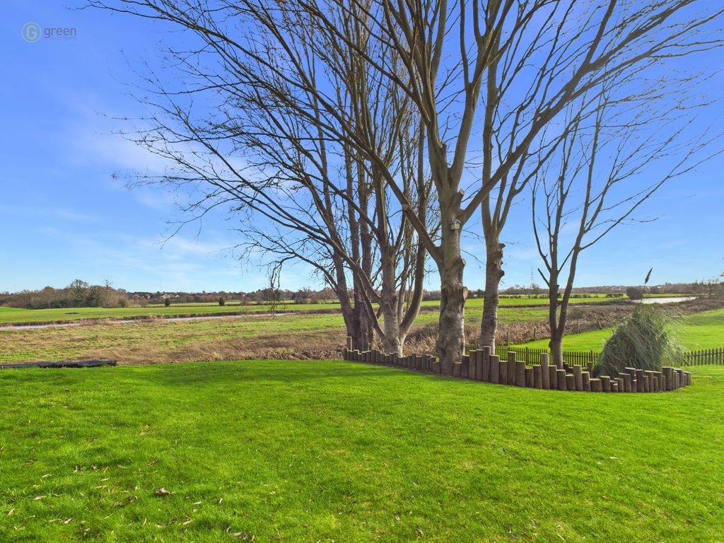 Property photo 2 of 58 Cam04425G0Pr0339Still047