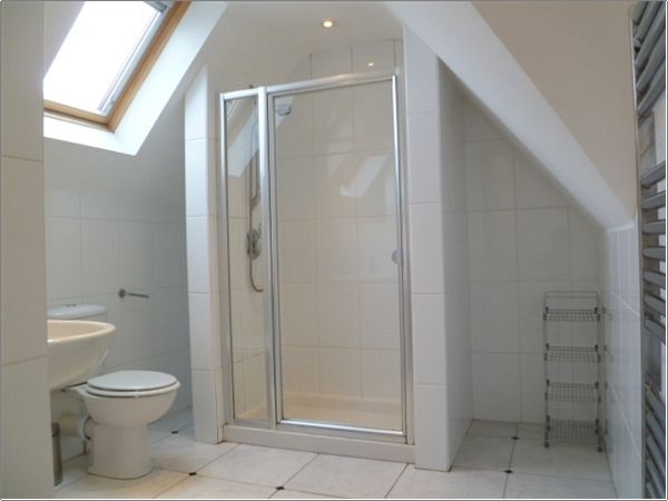 Property photo 3 of 9 Bathroom1