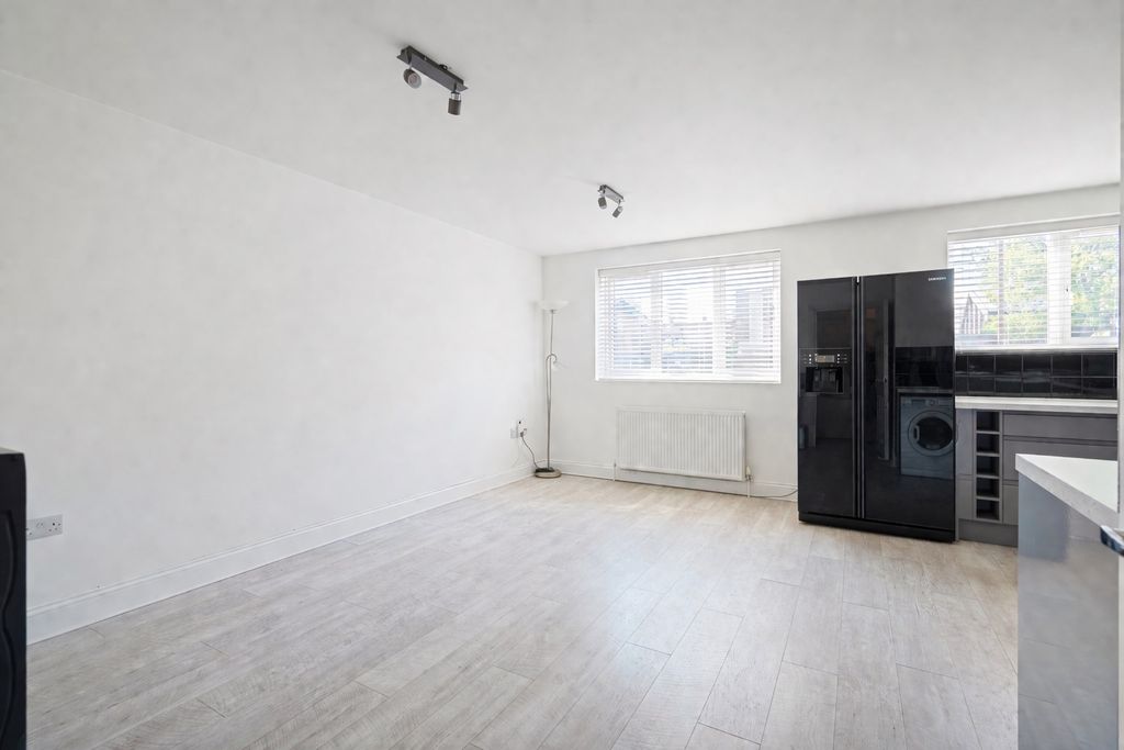 Property photo 3 of 9 5146442