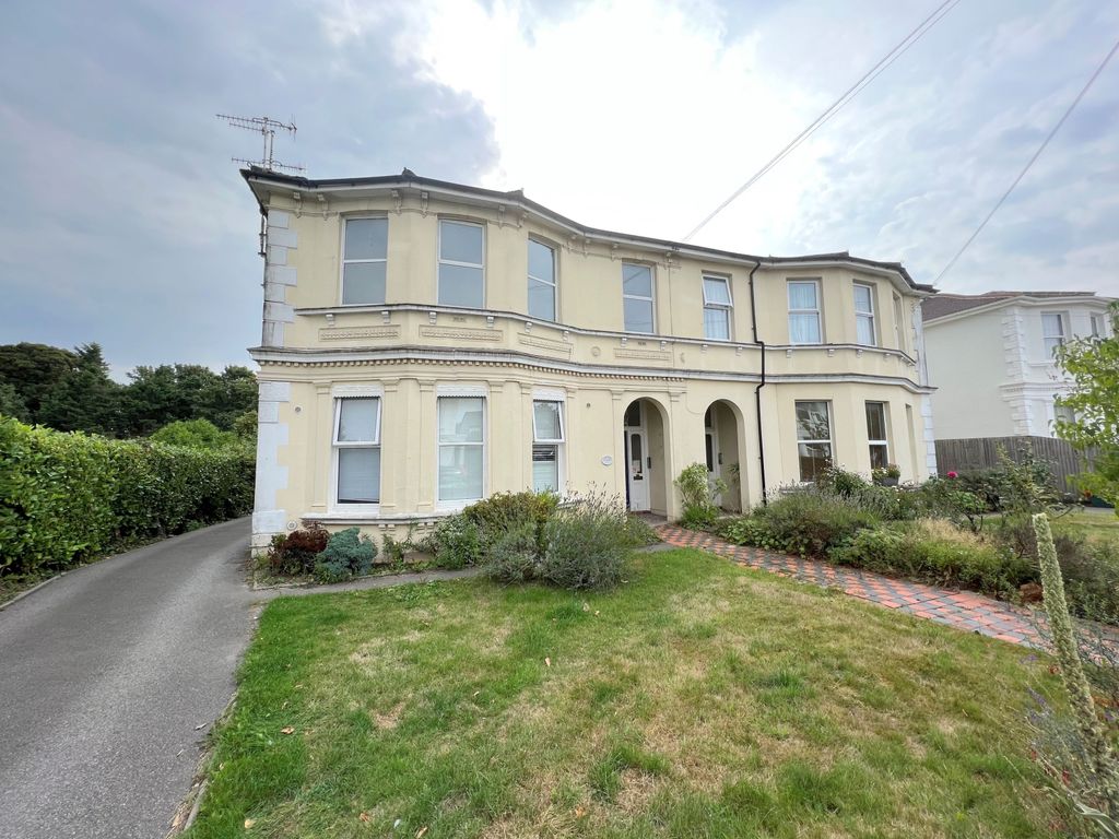Property photo 1 of 7 1 Bed Unfurnished Flat