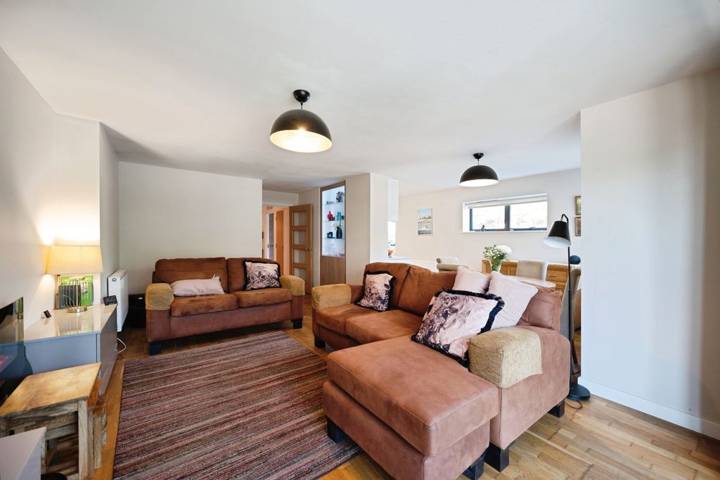 Property photo 2 of 14 Pbox-Img.Jpg