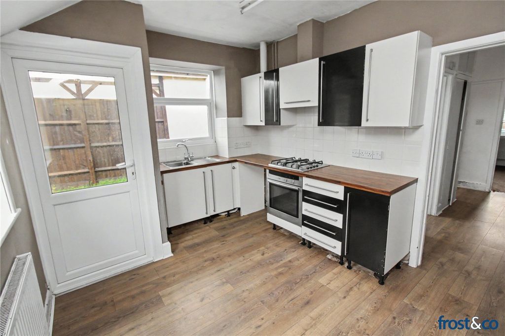 Property photo 3 of 12 Kitchen