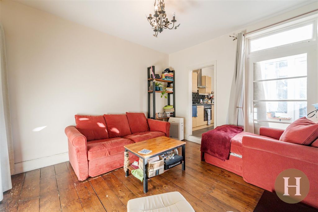 Property photo 2 of 21 Hadleigh Estate Agents-16.Jpg