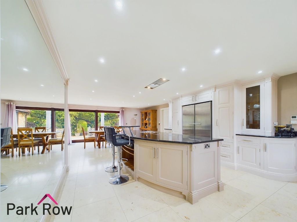 Property photo 3 of 61