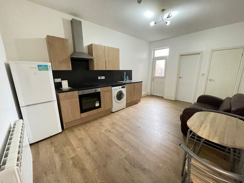 Property photo 2 of 7 Kitchen