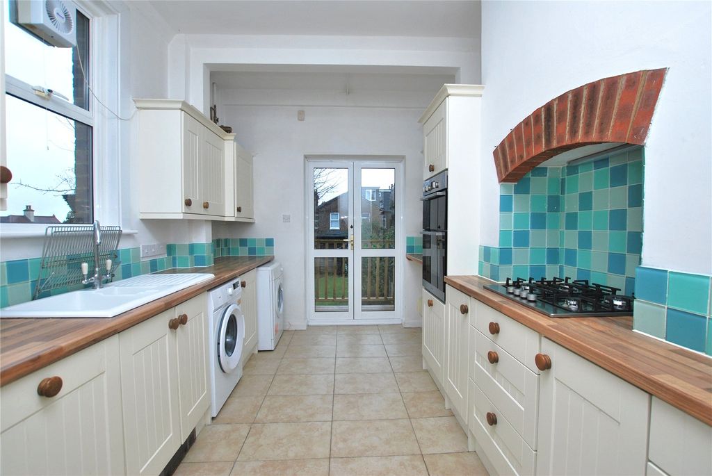 Property photo 2 of 12 Picture No. 24