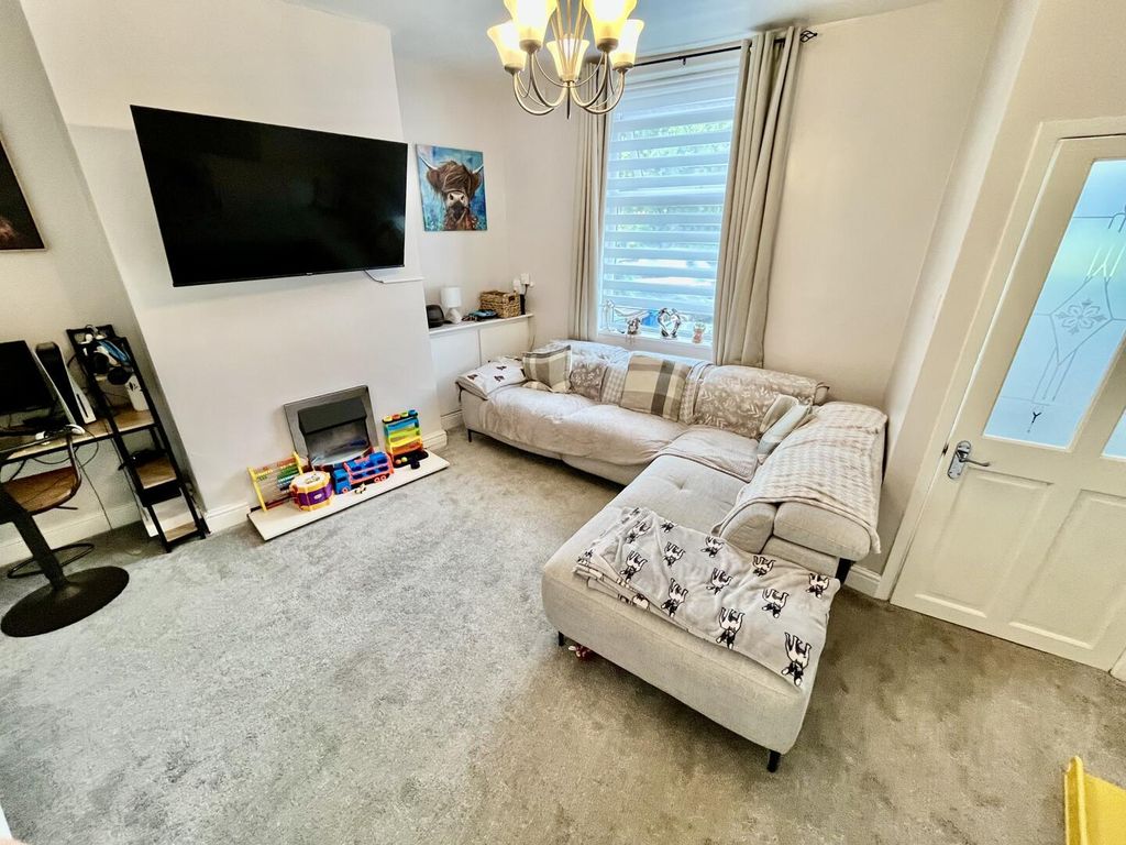 Property photo 3 of 10 Living Room