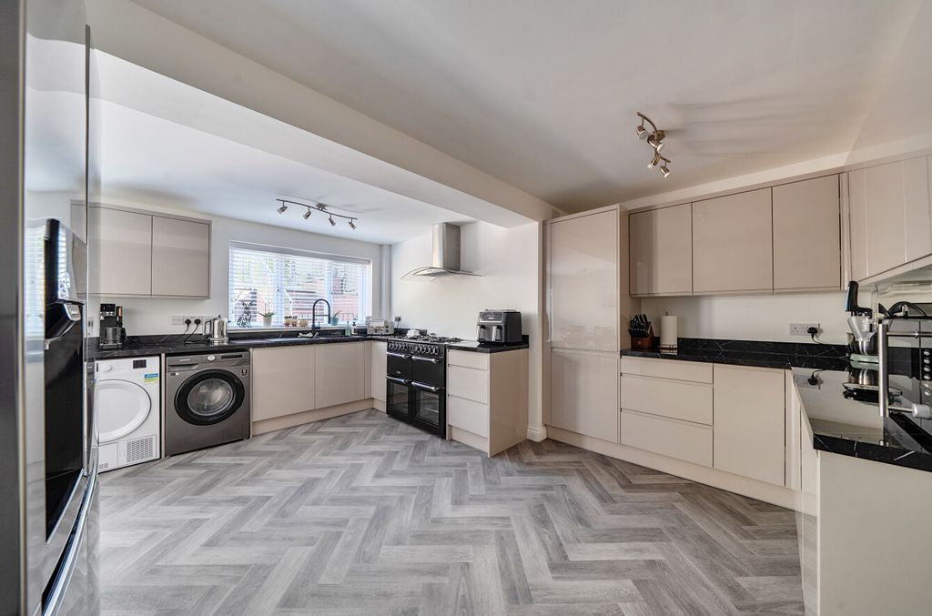 Property photo 2 of 28 1447171-10-69Ea42...
