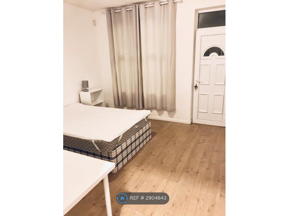 Property photo 1 of 5 Bedroom 1
