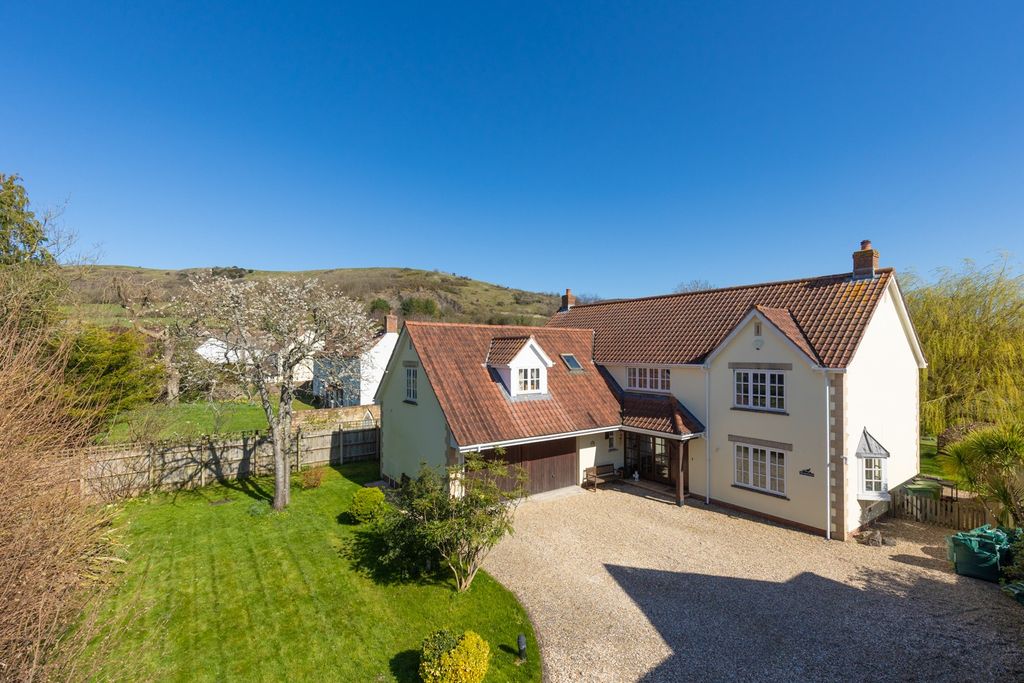 Property photo 1 of 32 4687922