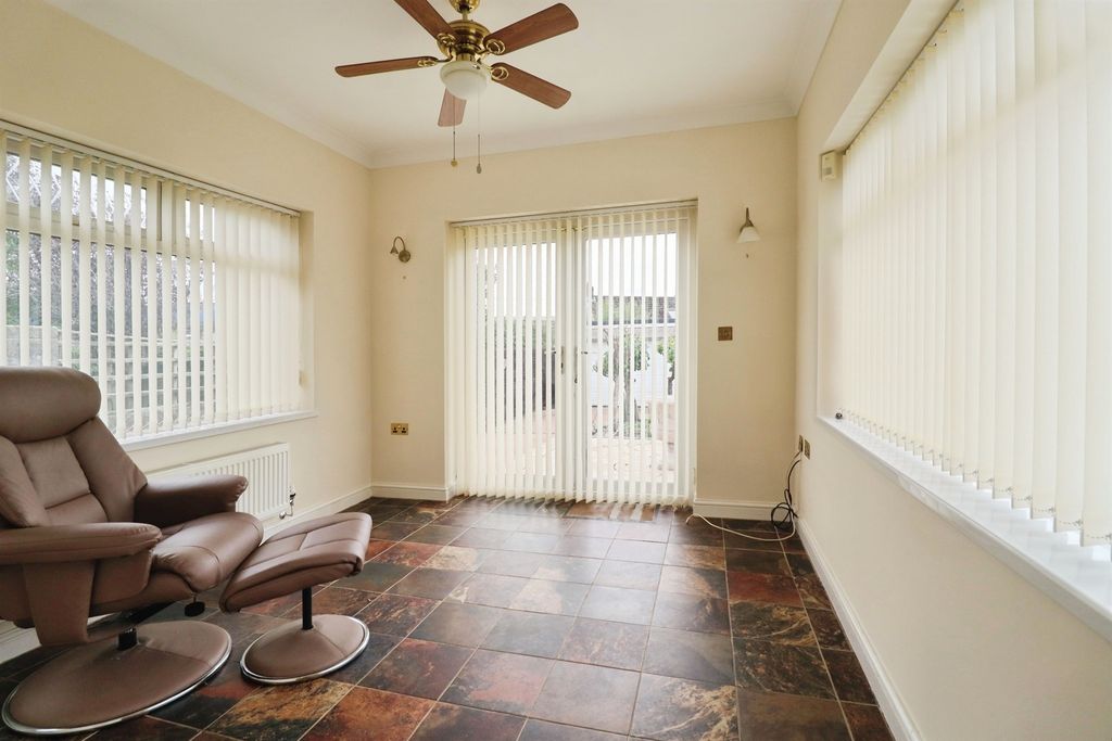 Property photo 3 of 27