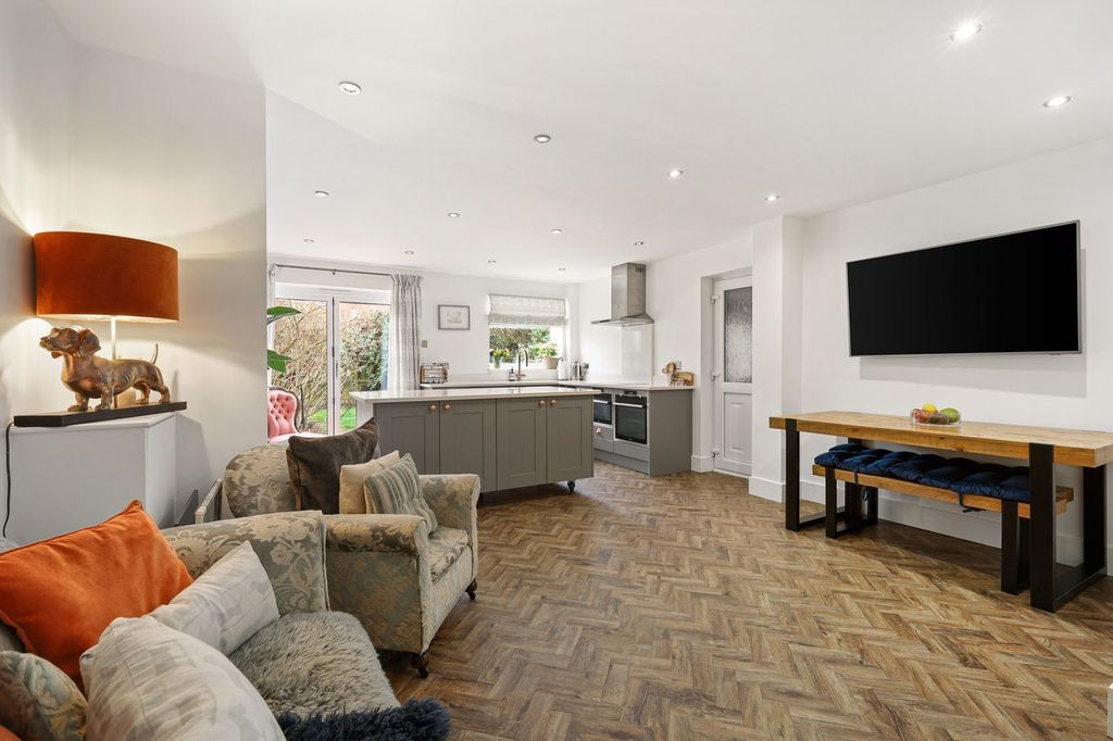 Property photo 2 of 20