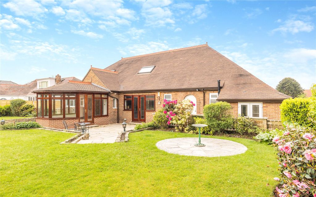 Property photo 2 of 17 Woodbank