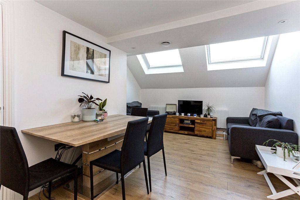 Property photo 2 of 10 Picture No. 11