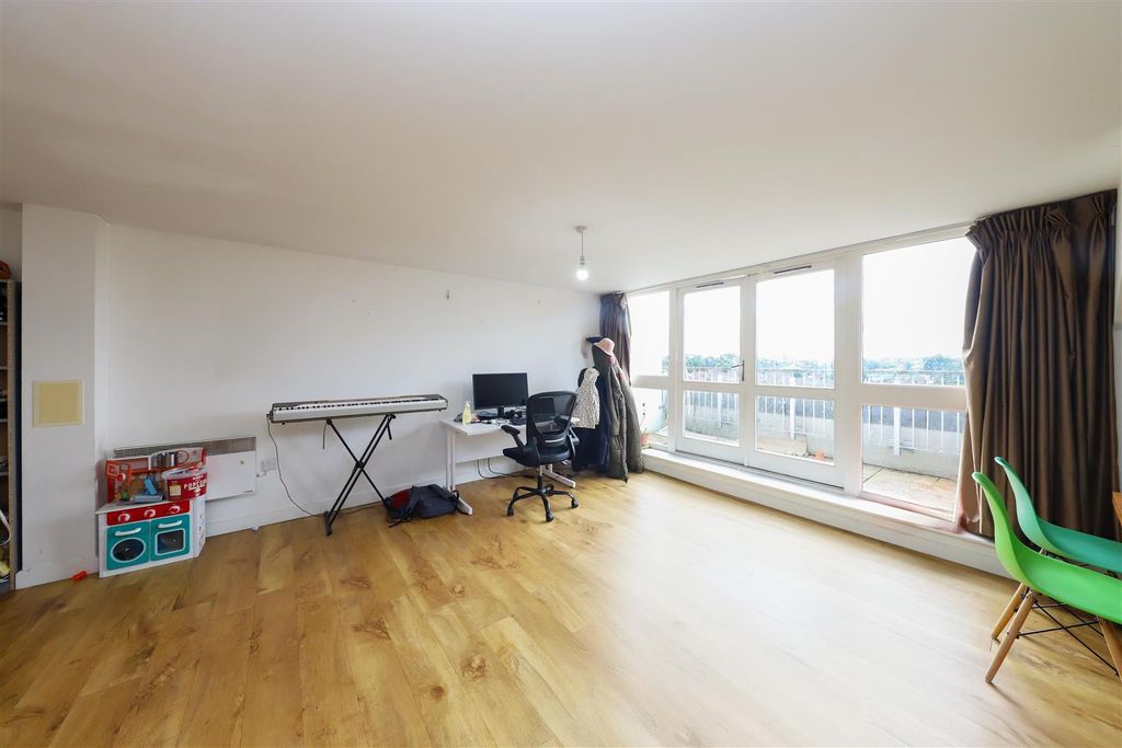 Property photo 3 of 11