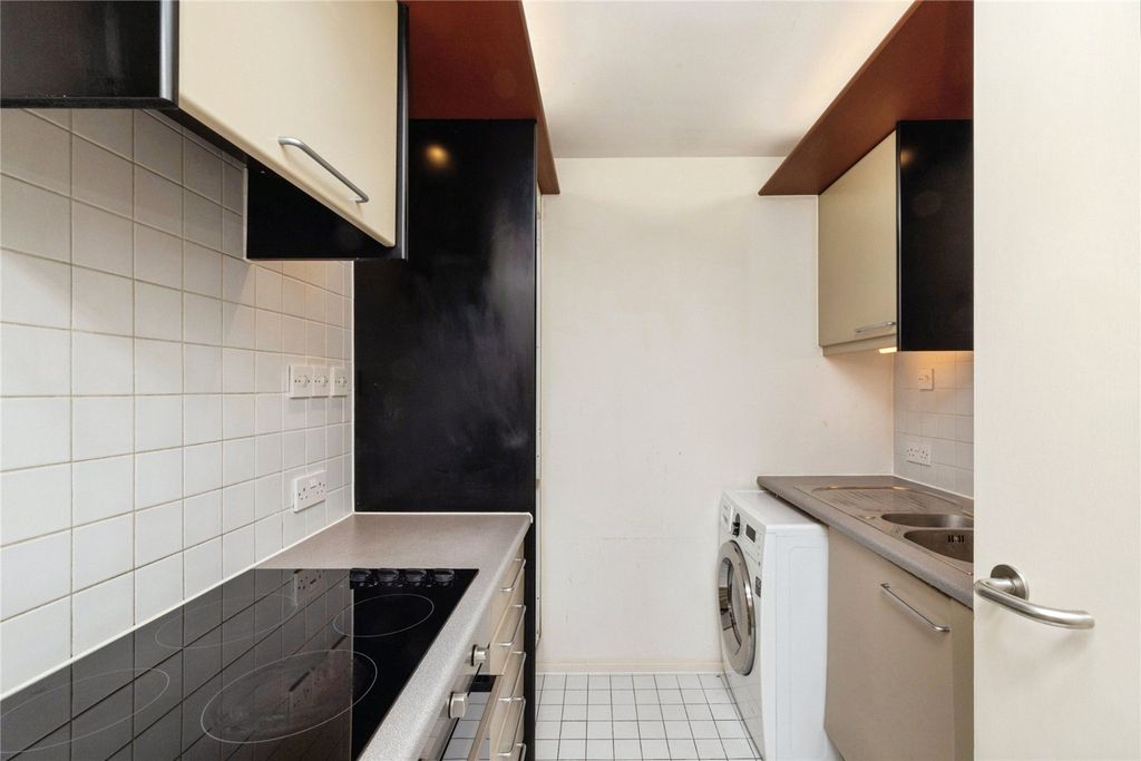 Property photo 3 of 6 Kitchen