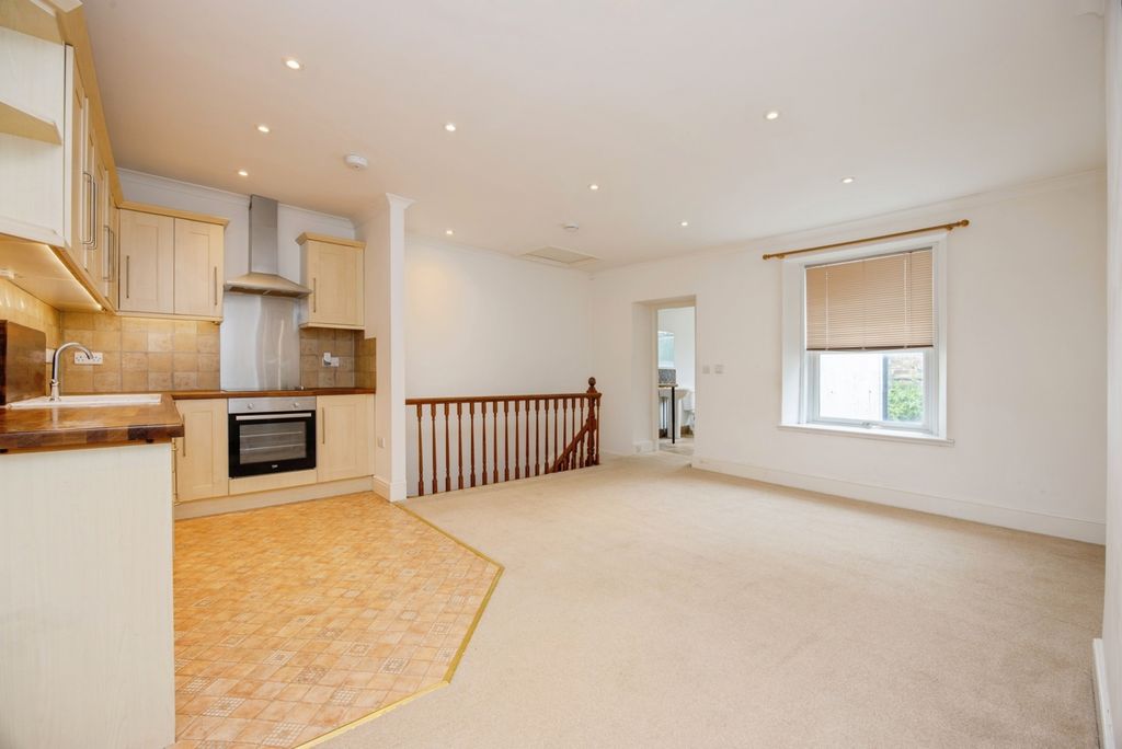 Property photo 3 of 11 Photo