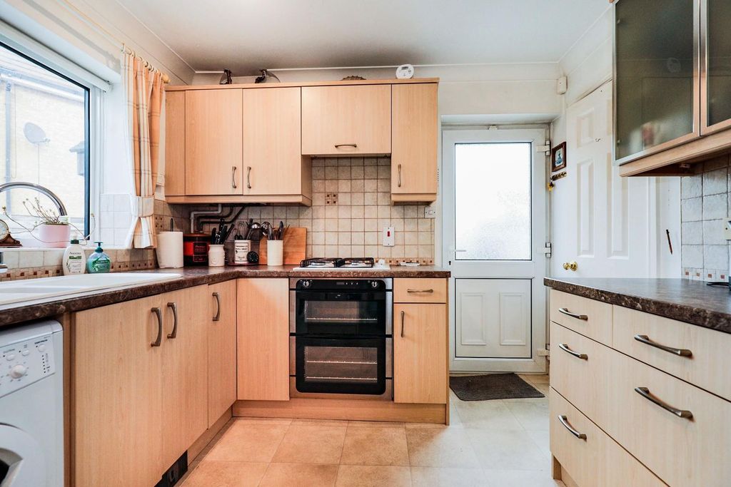 Property photo 3 of 15 Kitchen