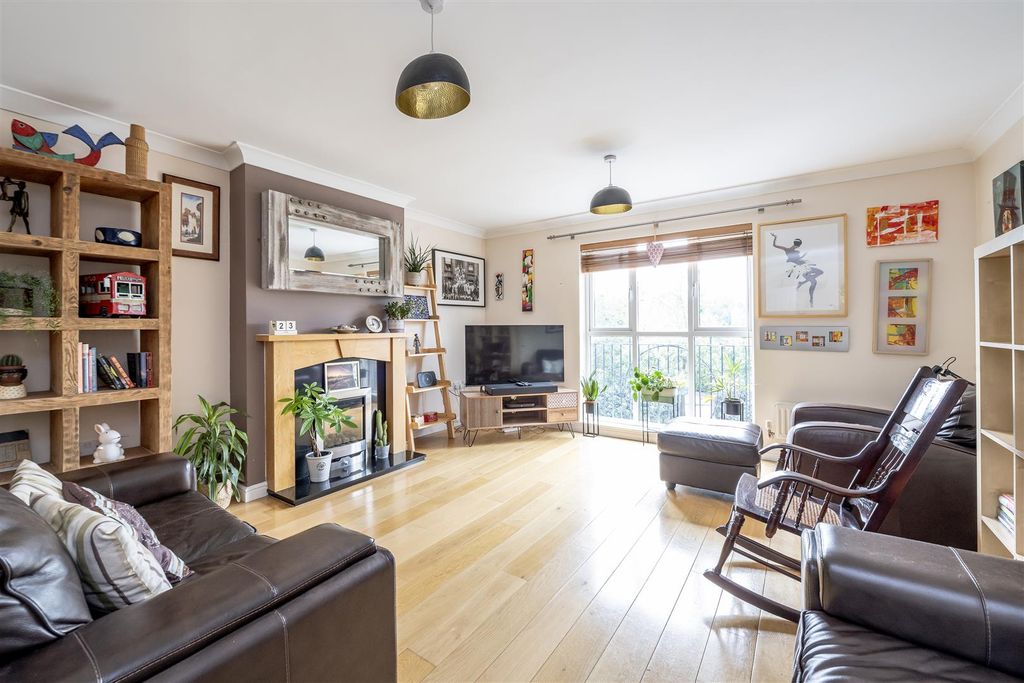 Property photo 3 of 18 6-Lynch-Court-07.Jpg