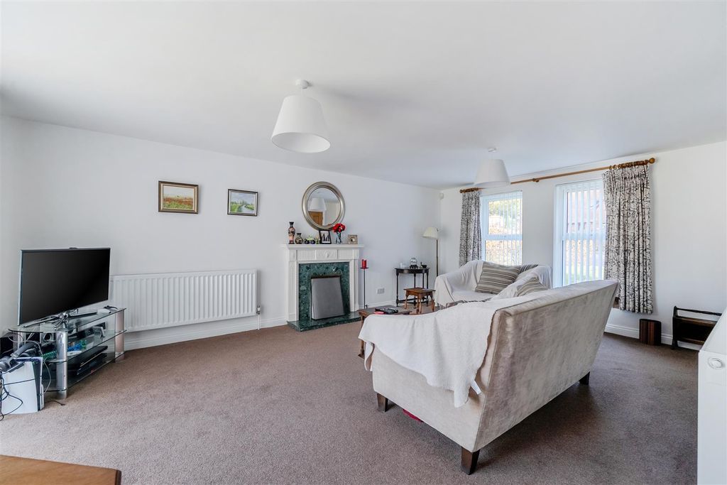 Property photo 3 of 24 1381276-18-691Afbbf64Df9.Jpg