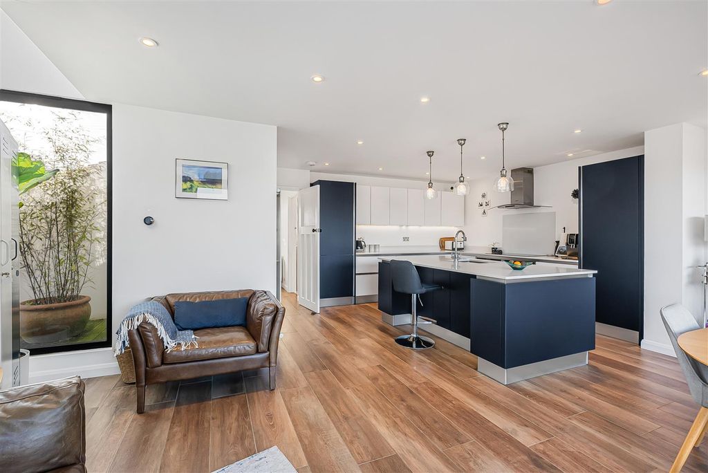 Property photo 3 of 31 35_68073.Jpg