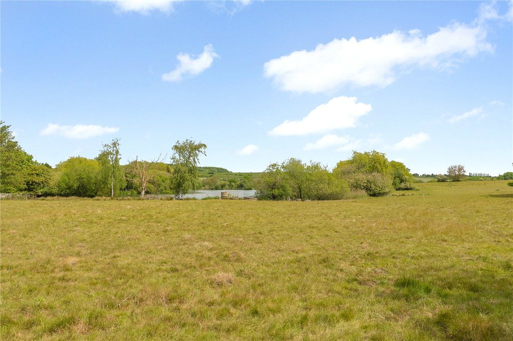 Property photo 2 of 24 Picture No. 12