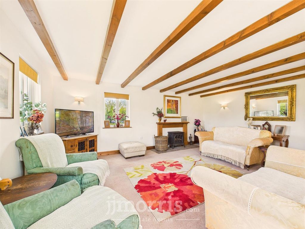 Property photo 3 of 47 Lounge