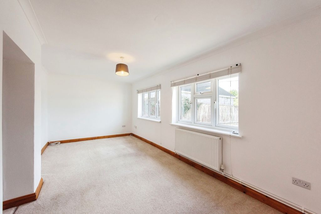 Property photo 2 of 17 Image
