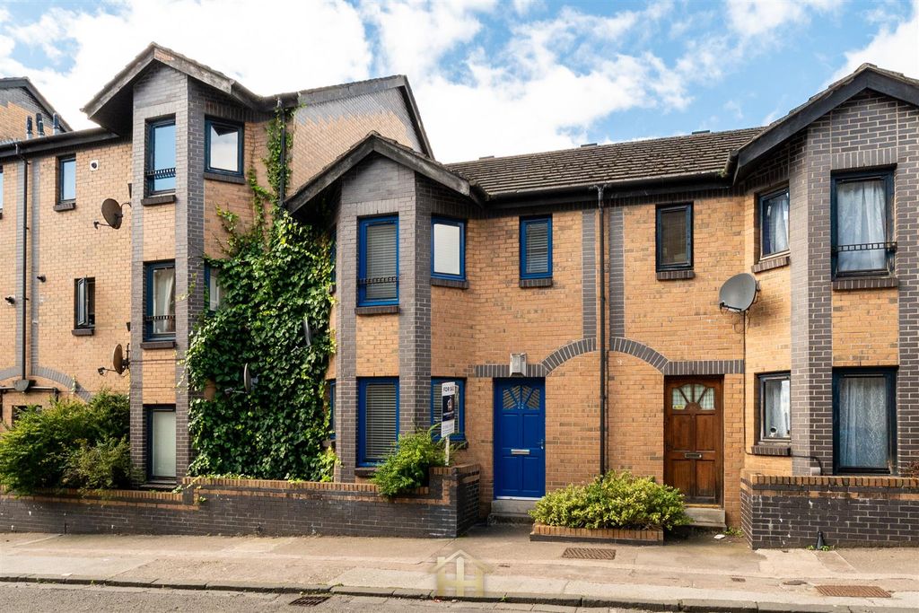 Property photo 1 of 27 Stjamecourt-2.Jpg