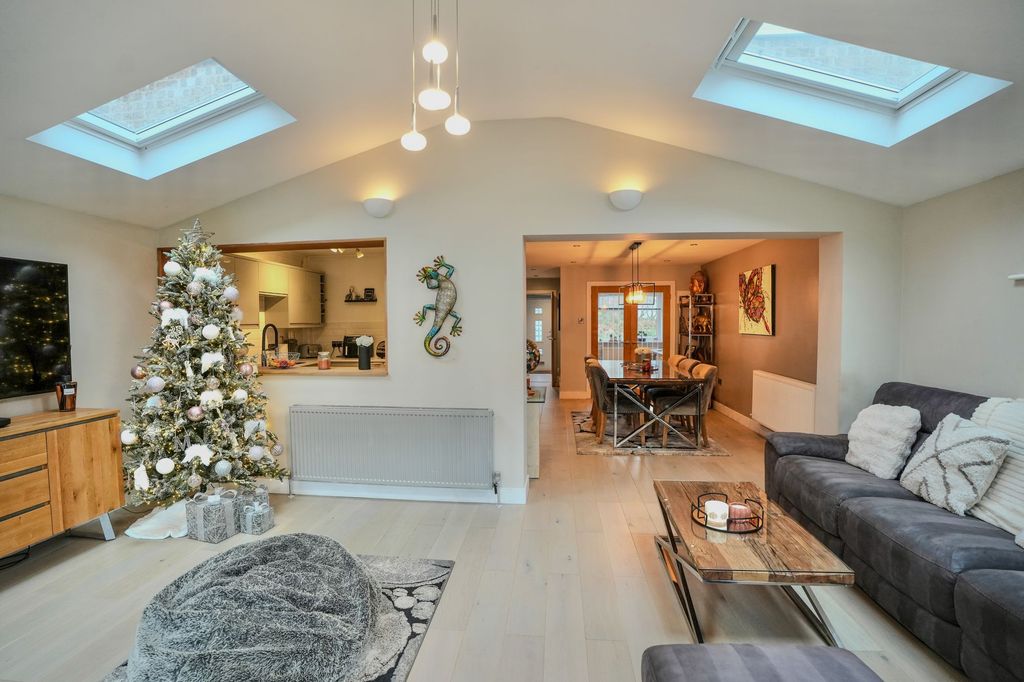 Property photo 3 of 32