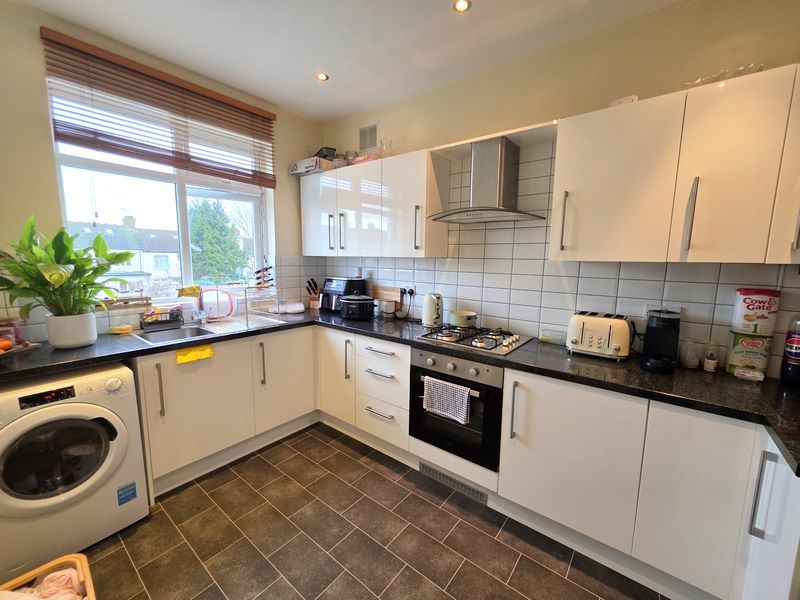 Property photo 2 of 7 Kitchen