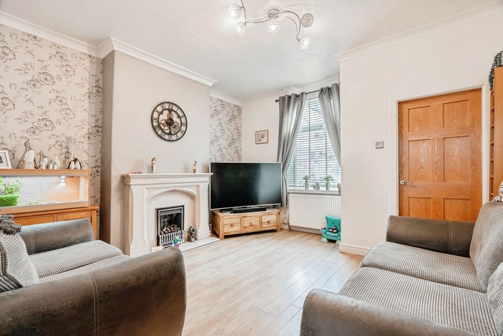 Property photo 2 of 20 Lounge