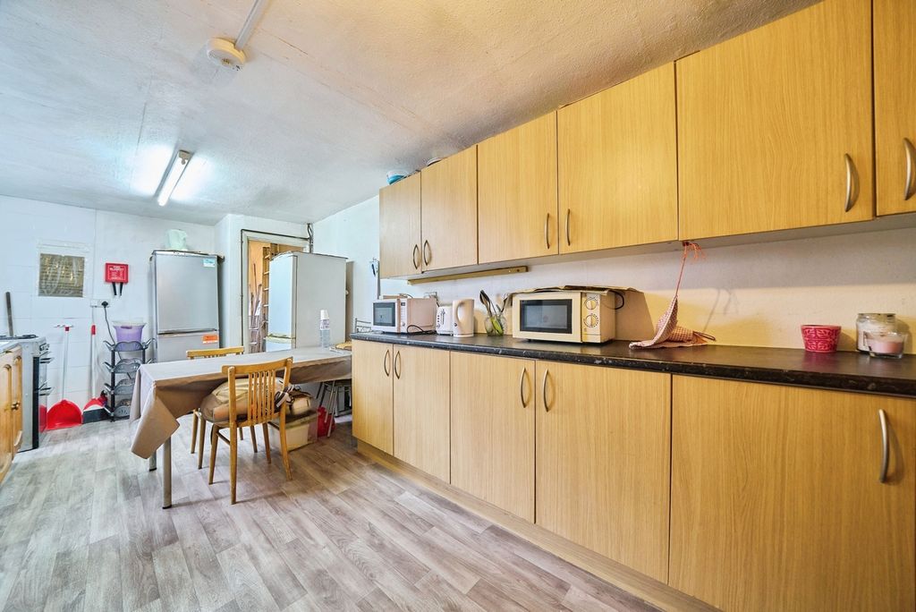 Property photo 3 of 17 Pbox-Img.Jpg