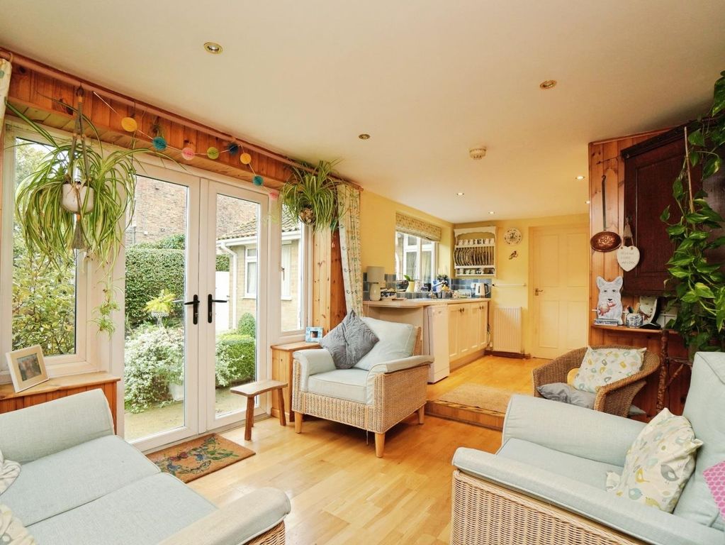 Property photo 3 of 17 Kitchen Diner