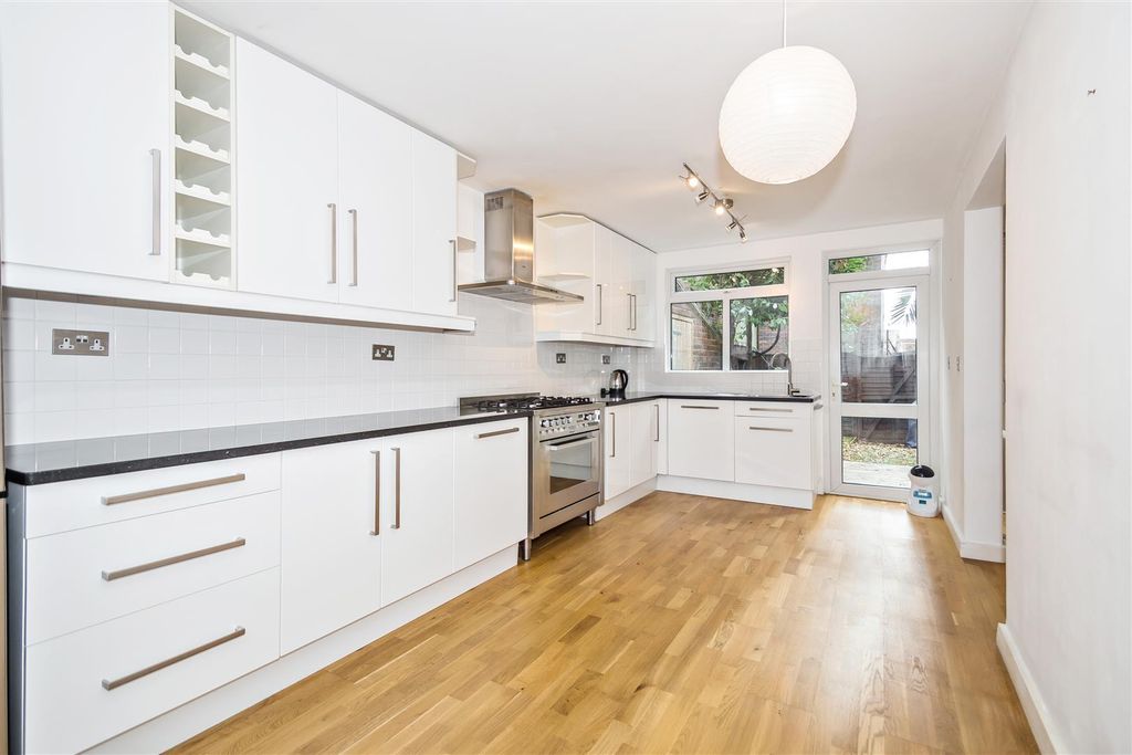 Property photo 3 of 12