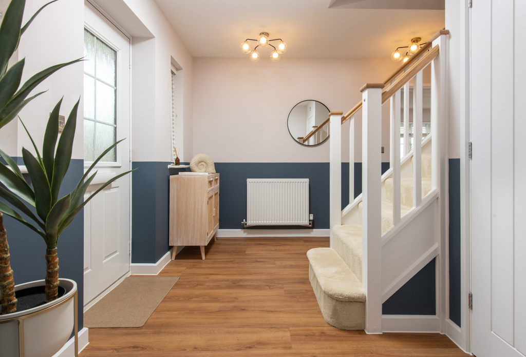 Property photo 2 of 11 Lynton-Hallway