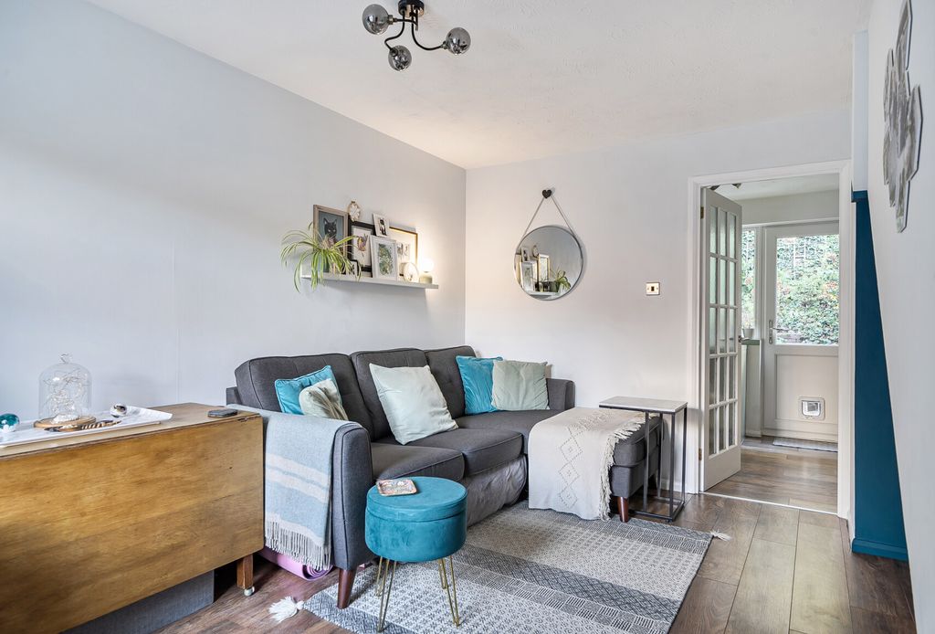 Property photo 2 of 20 1384549-11-6925Cf...