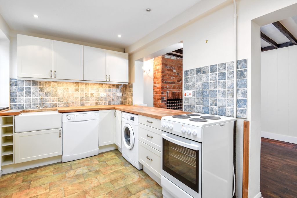 Property photo 2 of 6 Kitchen