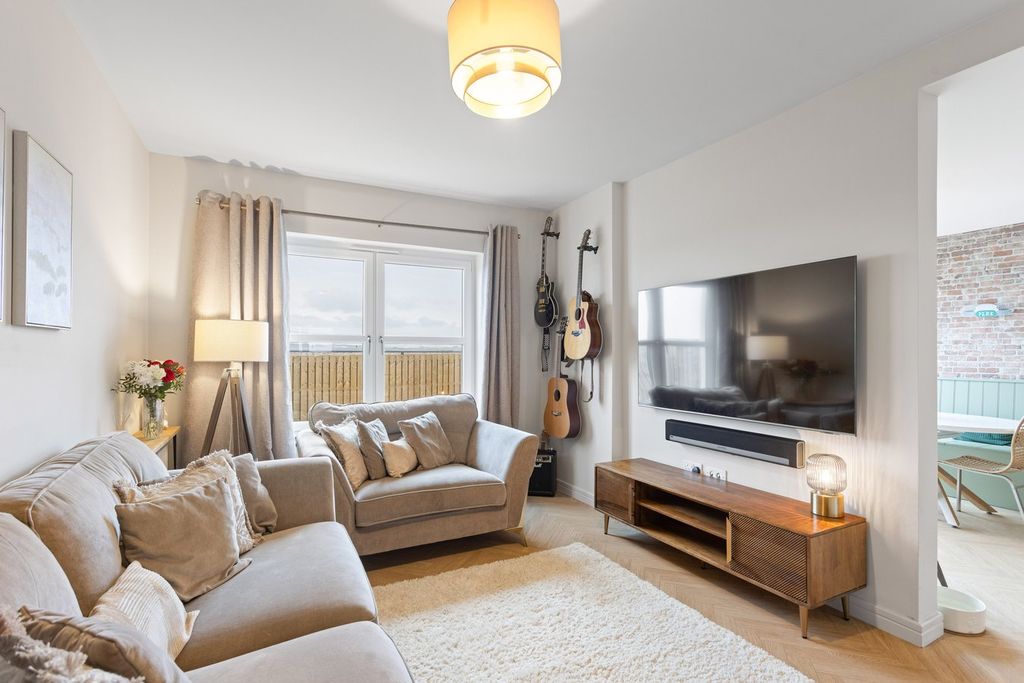 Property photo 3 of 36