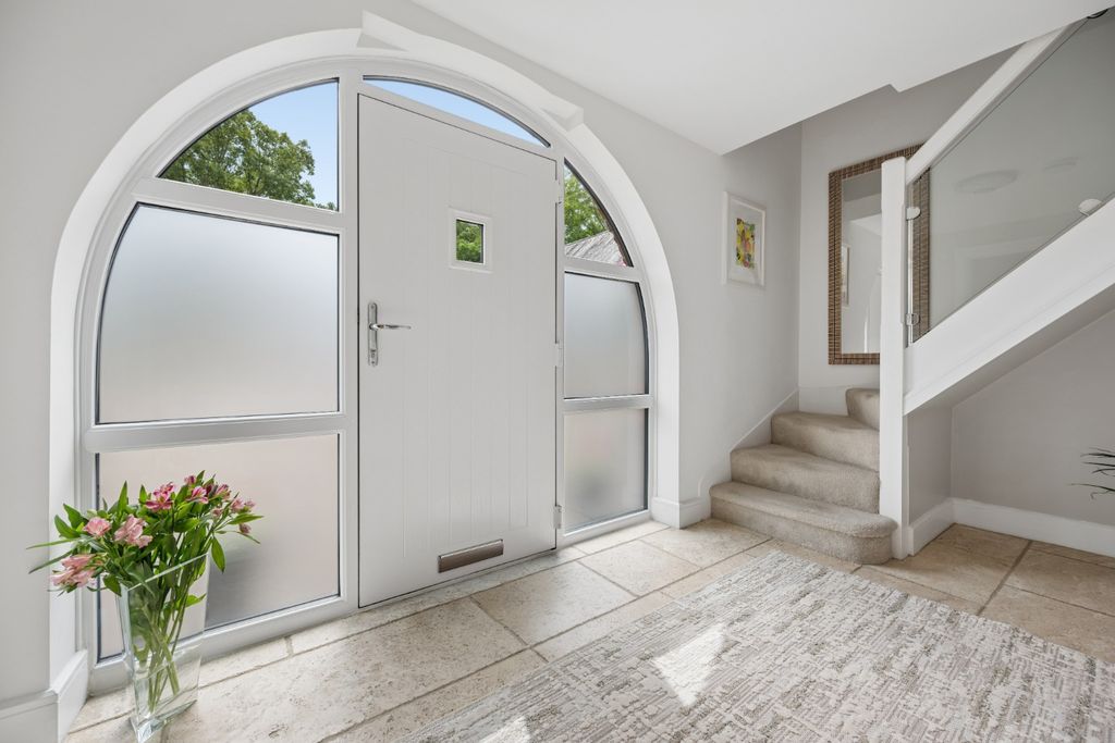 Property photo 2 of 33 5268974