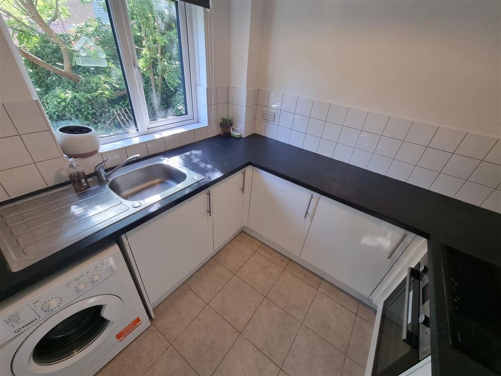 Property photo 3 of 11 22 Abbey Drive Kitchen 2.Jpg