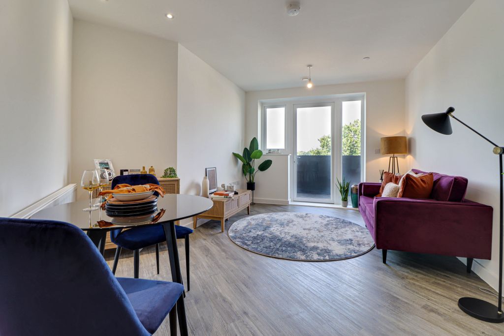Property photo 3 of 7 Show Home