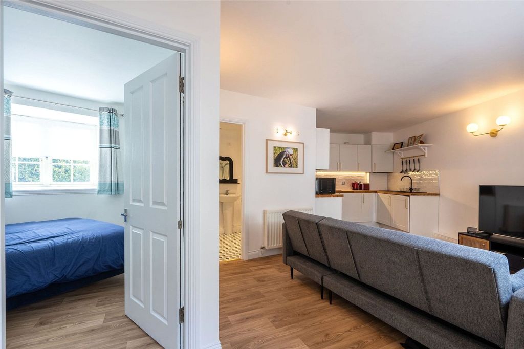 Property photo 2 of 21 Sitting Room