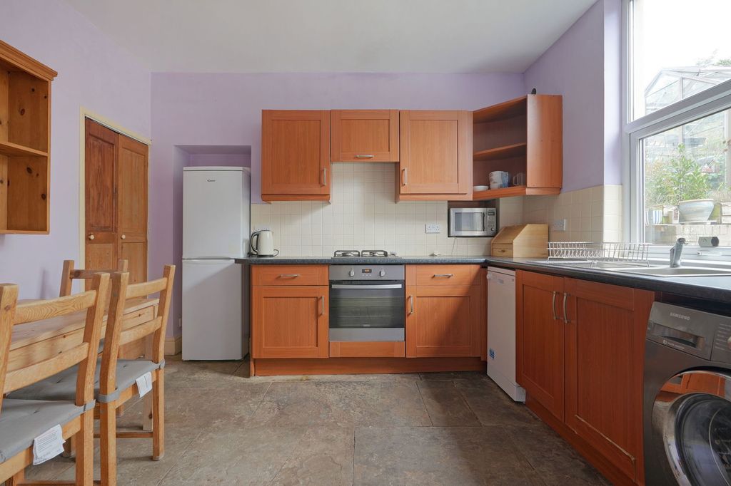 Property photo 2 of 29