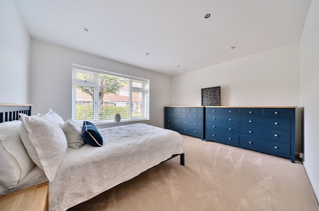 Property photo 2 of 14 Photograph 5