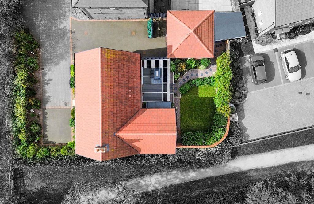 Property photo 2 of 39