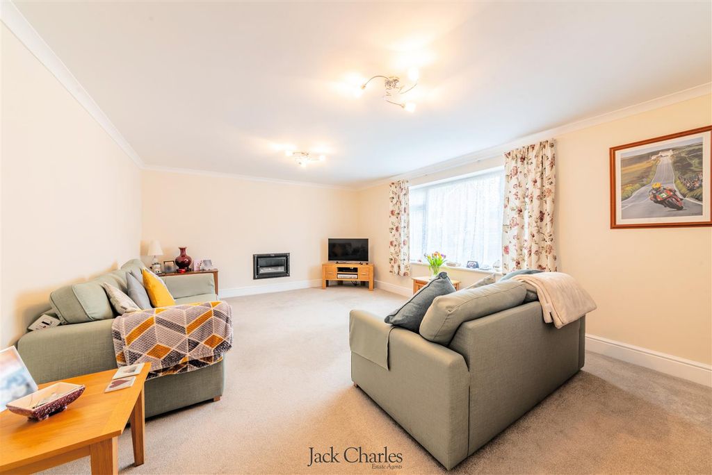 Property photo 2 of 20