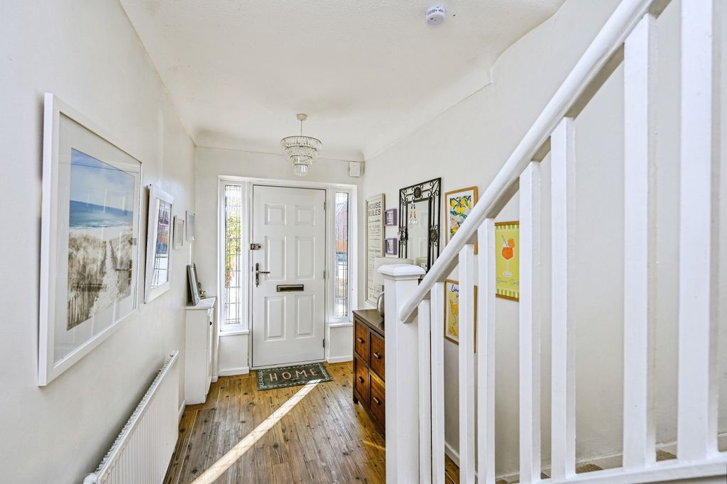 Property photo 3 of 19 Pbox-Img.Jpg