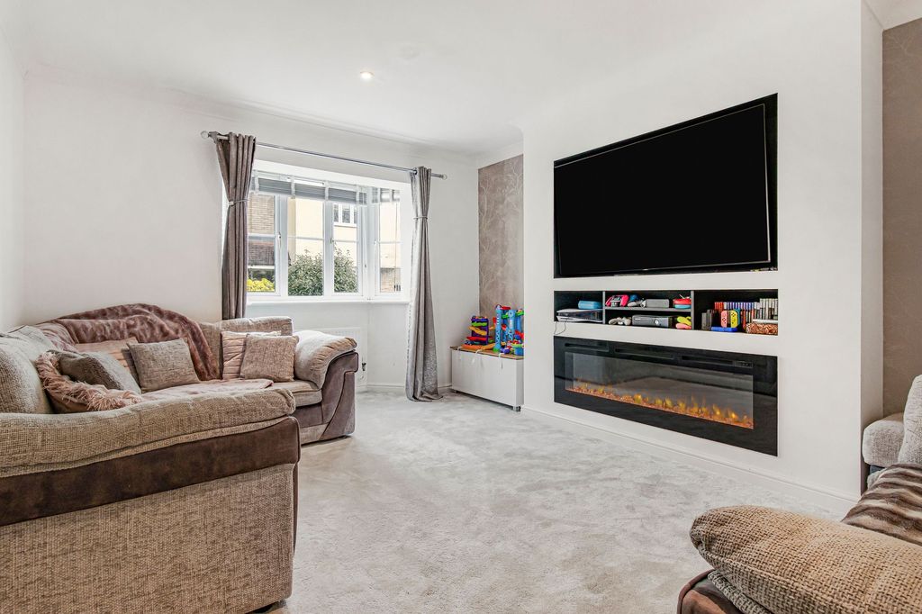 Property photo 3 of 19