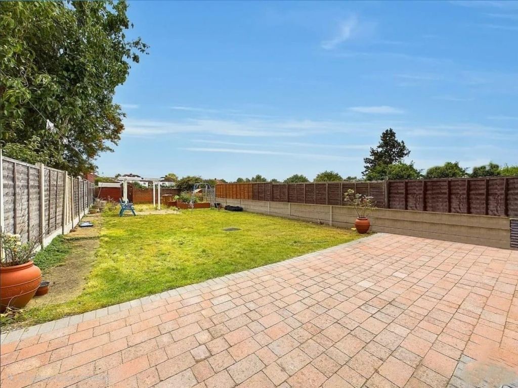 Property photo 2 of 19 215 c.Jpg